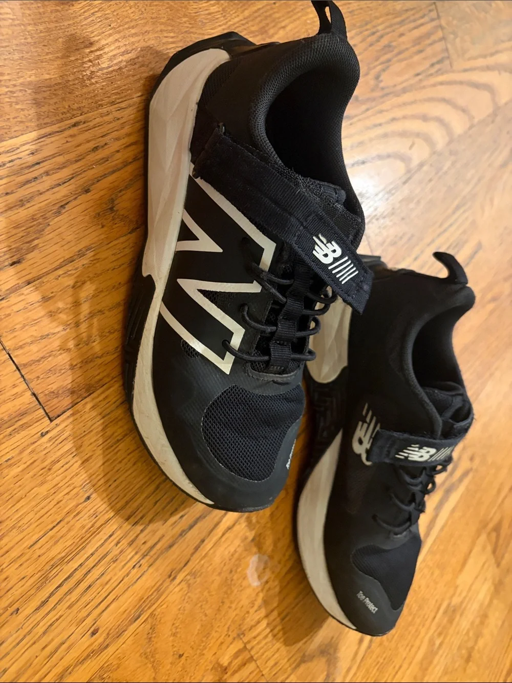 New Balance Boys Black and White Lace-Top Sneakers